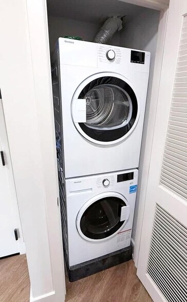 Building Photo - 801 15th St S