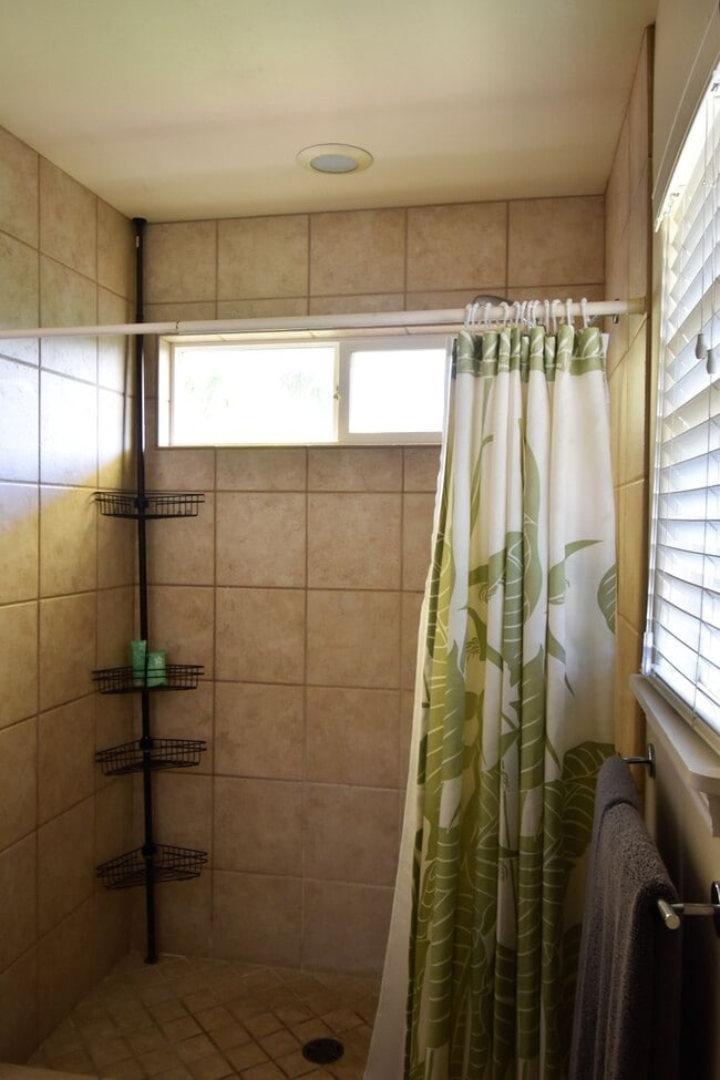 Building Photo - Palisades 4 Bedroom 3 Bath Home