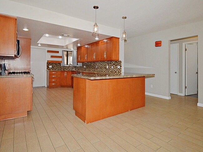 Building Photo - Cozy 3 bed 2 bath Cathedral City home