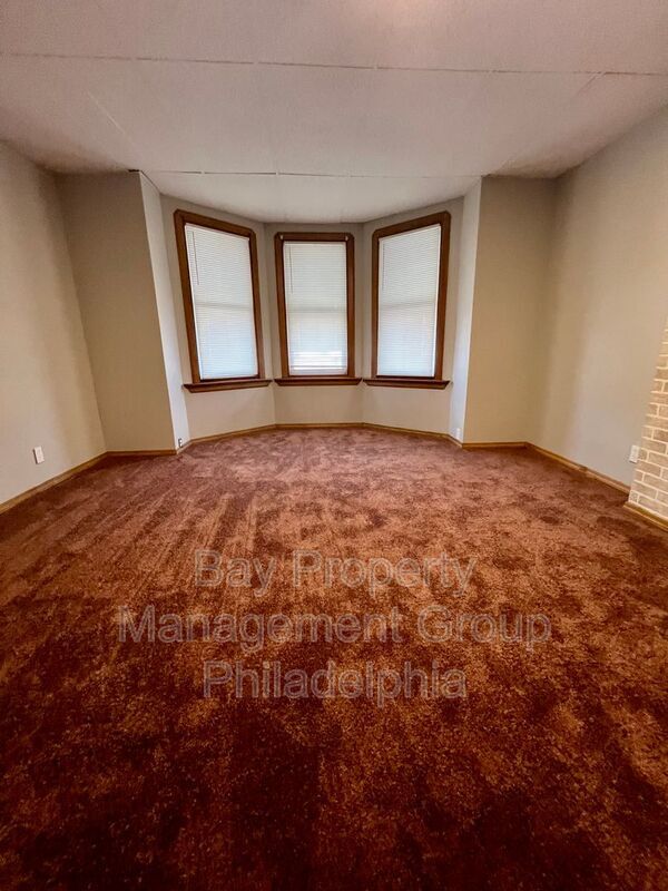 Building Photo - 502 Buttonwood St