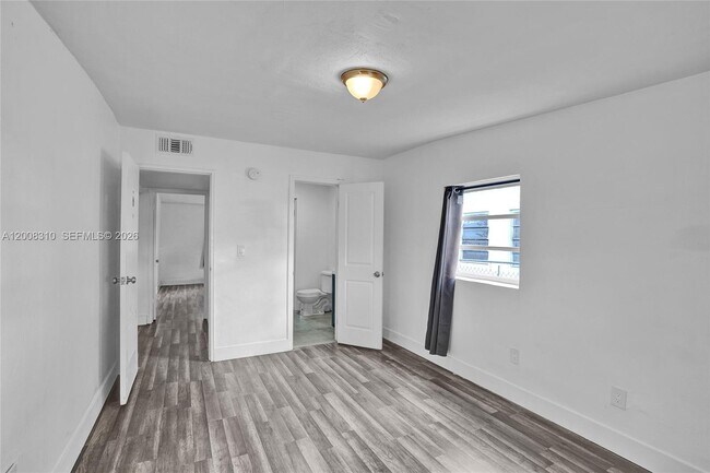 Building Photo - 2100 Service Rd