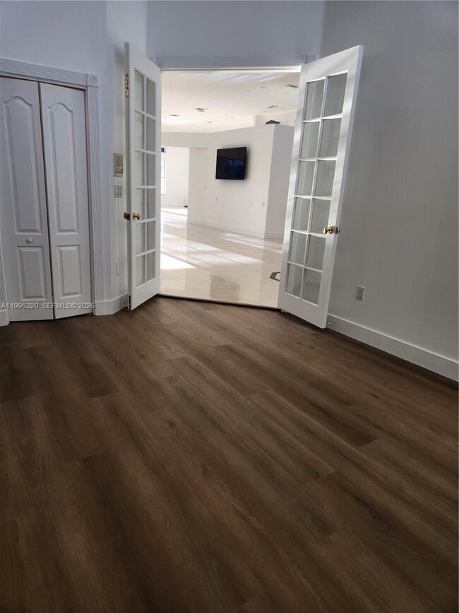 Building Photo - 620 Laurel Ln