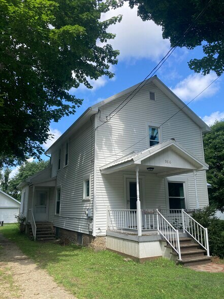 Primary Photo - 9816 Bateman Avenue
