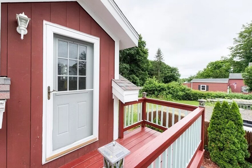 Main entryway - 246 Main St