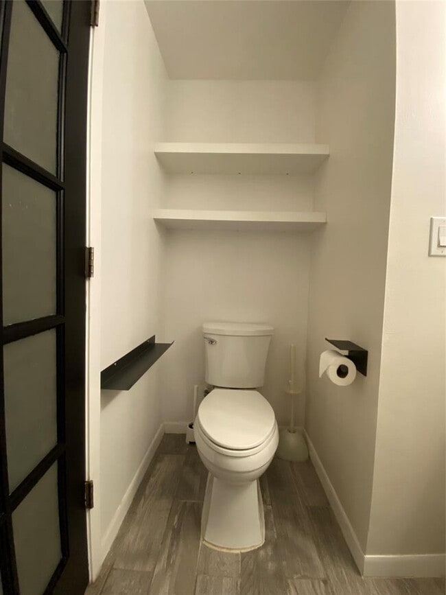 Building Photo - 5802 Circulo Dr