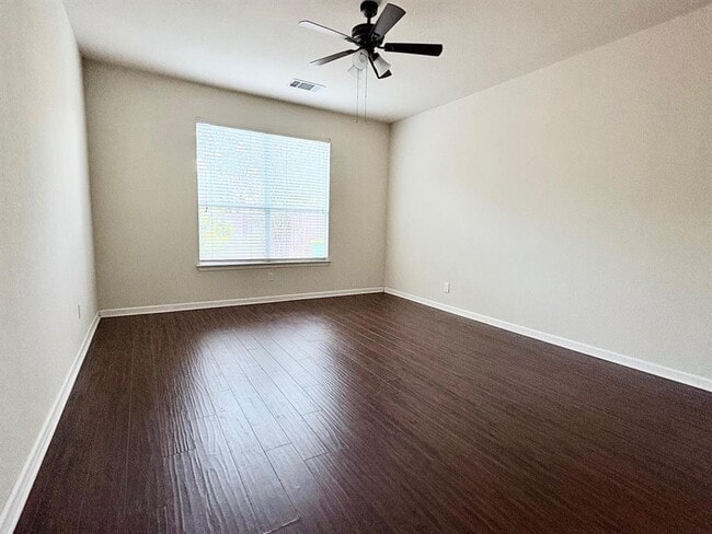 Building Photo - 2321 Clover Ridge Dr