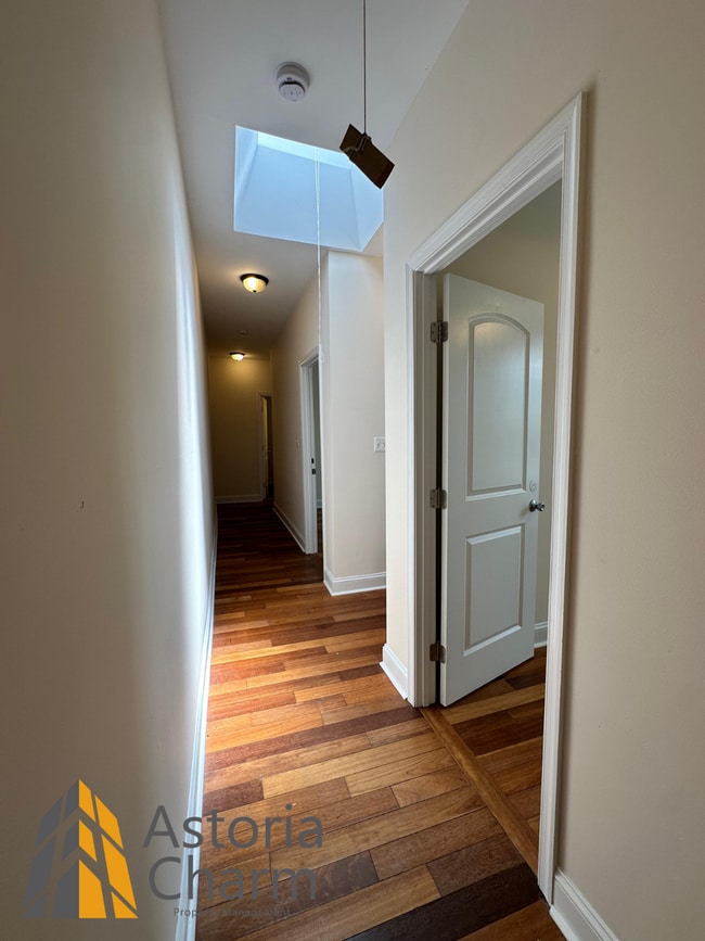 Building Photo - Live in Comfort: Spacious 3 Bedroom 2 Bath...