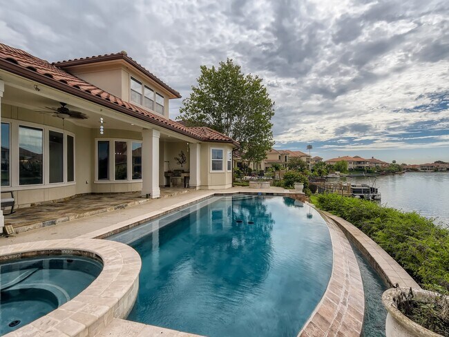 Building Photo - 19027 Crescent Bay Dr