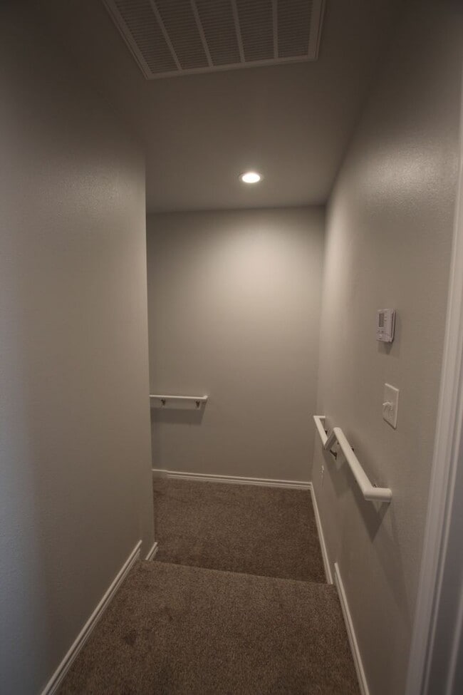 Building Photo - Stunning 2 Bed 2.5 Bath 1 Car Garage Townhome in Tyler!