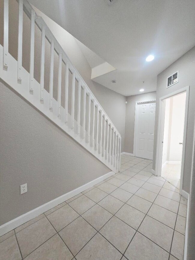 Building Photo - 3803 Shoma Dr