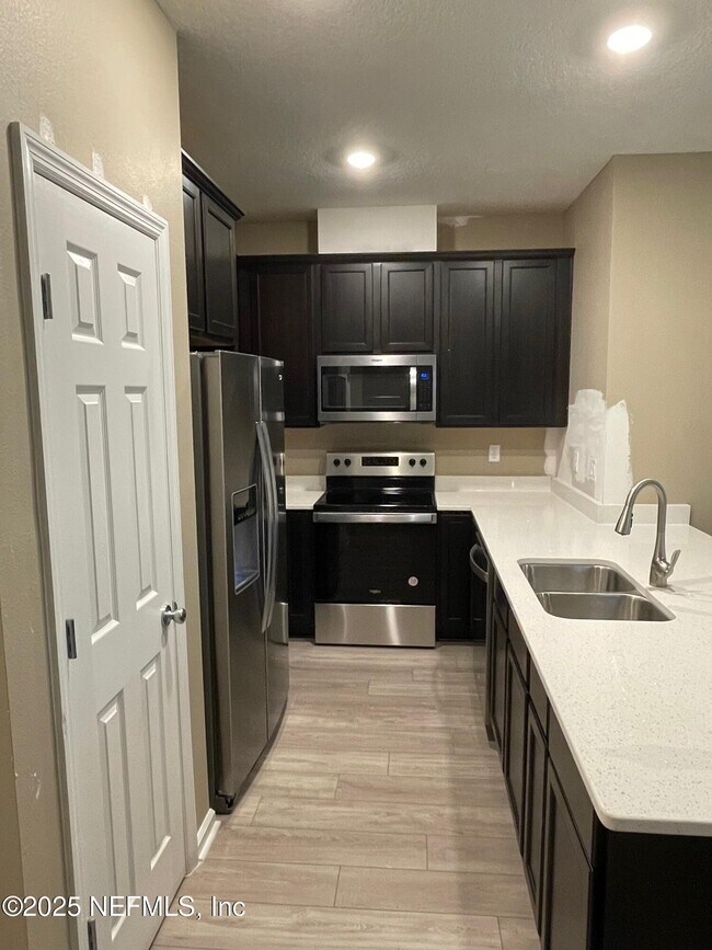 Building Photo - 99 Great Star Ct