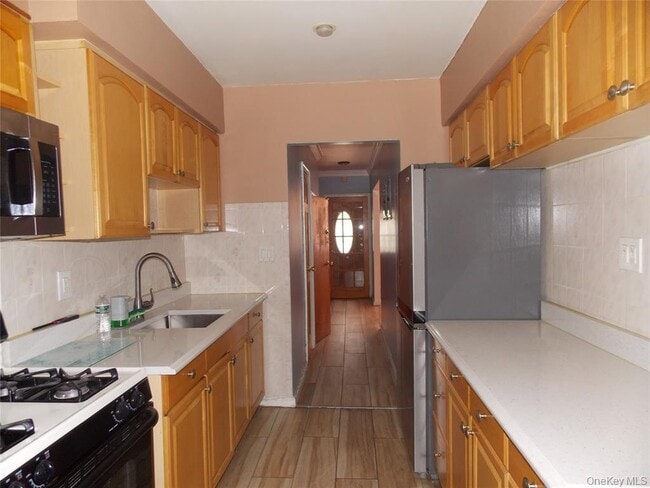 Primary Photo - 2927 Throop Ave