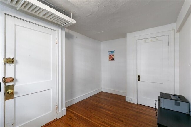 Building Photo - 20 Claflin Rd