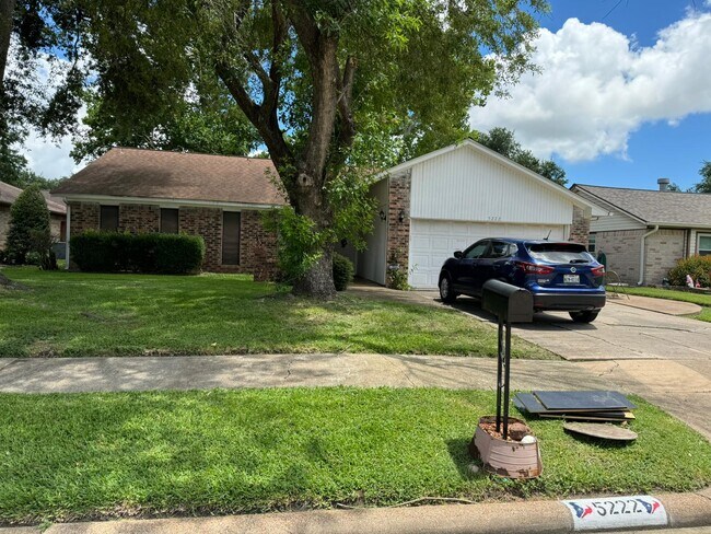 Building Photo - 5222 Valleyview Dr