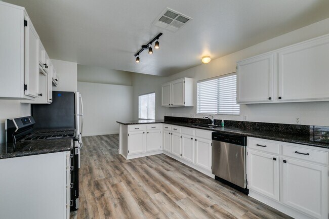 Building Photo - Single story home - NO HOA