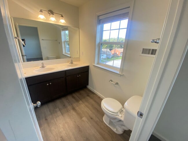 Building Photo - Beautiful 3 Bedroom, 2.5 Bath Townhome in Dallastown Schools!