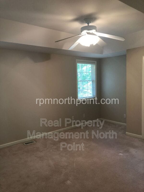 Building Photo - 1565 Maple Ridge Dr