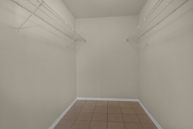 Building Photo - Spacious 2B/2B Unfurnished Condo near Beach in the Heart of Destin!