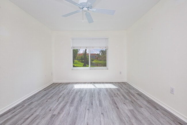 Building Photo - 602 Villa Cir