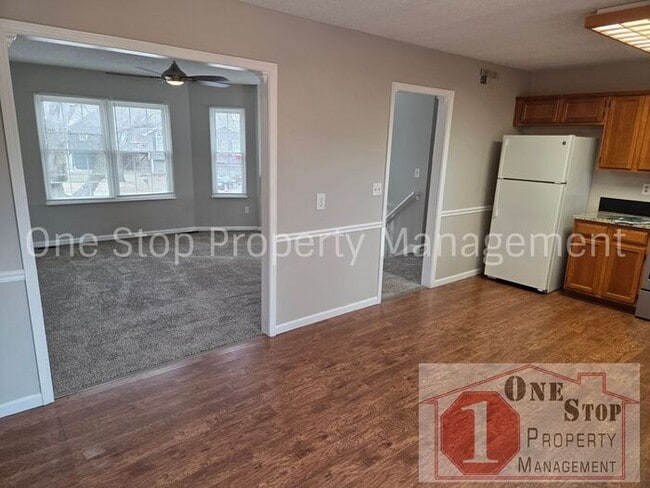 Building Photo - Cozy 3 bedroom 2.5 bathroom in Blue Springs, MO!