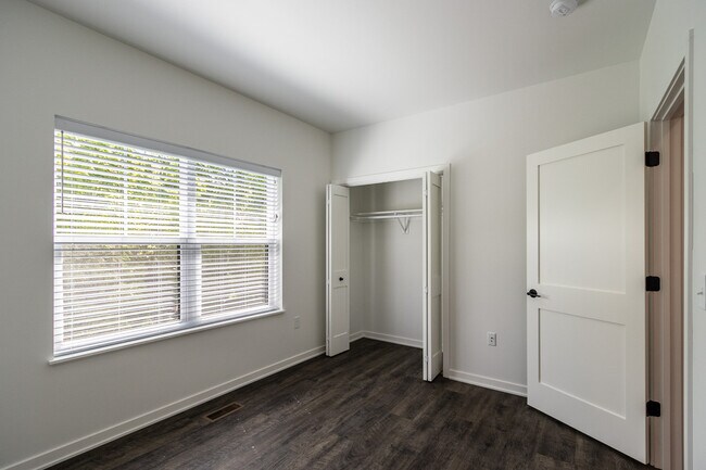 Building Photo - 1920 Edwards St