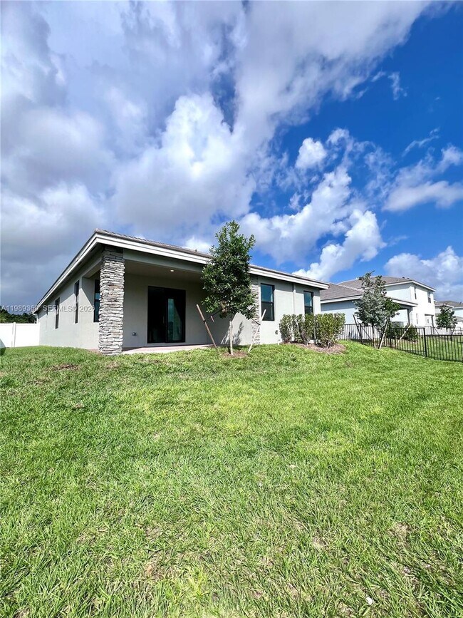 Building Photo - 4784 SW 72nd Terrace