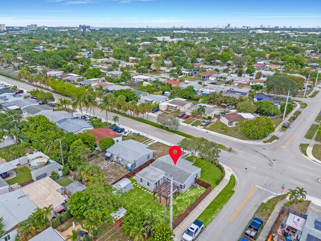 Building Photo - 5341 N Andrews Ave