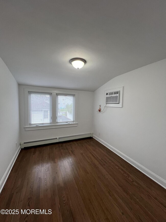 Building Photo - 52 Dunbar Ave