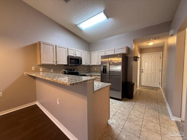 Building Photo - 2511 Trailwood Dr