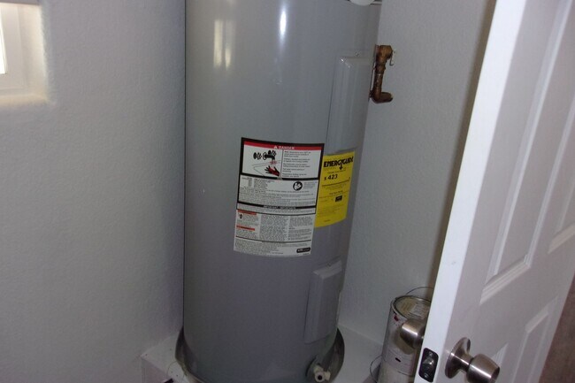 Building Photo - Great home in with great mountain views.