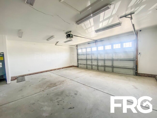 Building Photo - 200 Willow Pond Dr