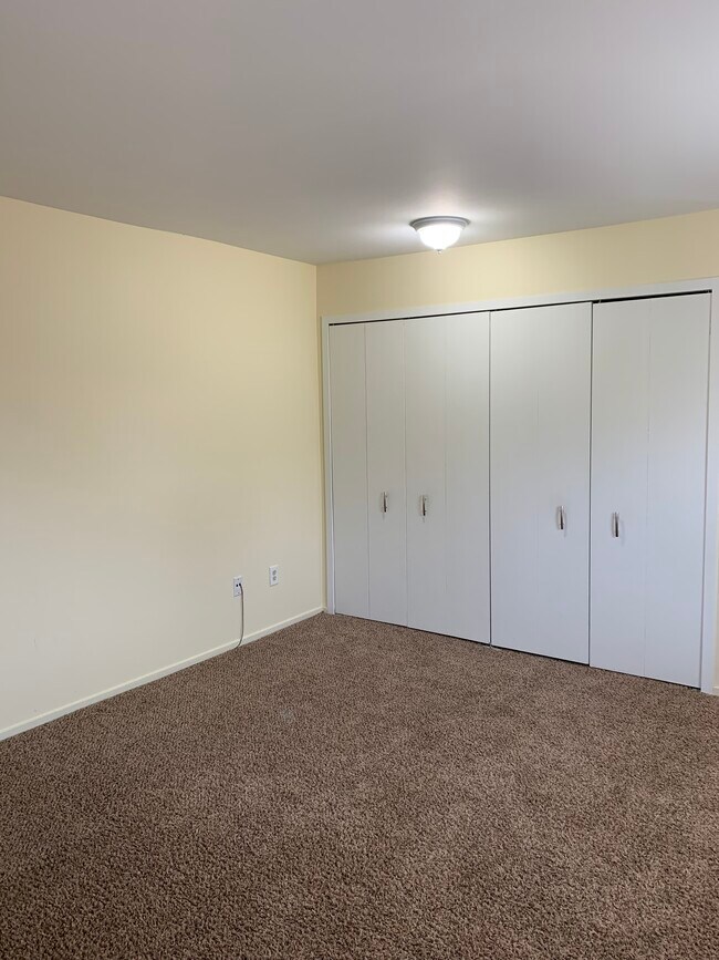 Second Bedroom - 6680 Ridgefield Cir