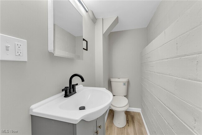 Building Photo - 12107 Worthington Ave