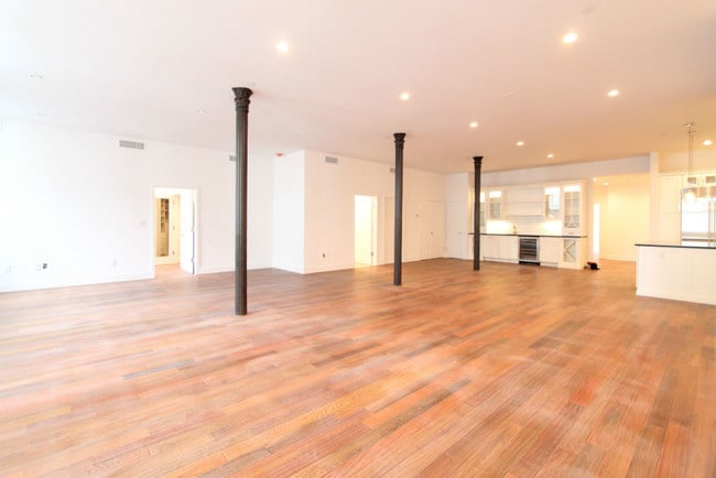 Primary Photo - 500 Broadway