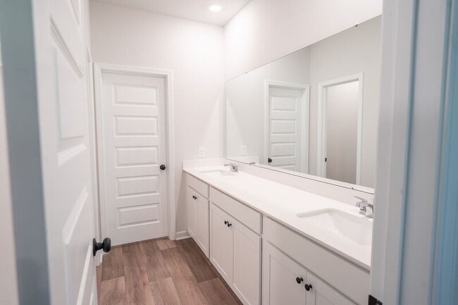 Building Photo - 142 Geranium Wy