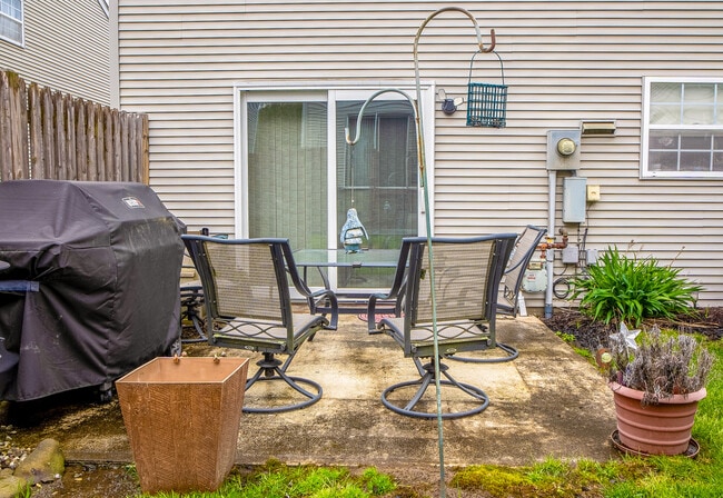 Building Photo - 256 Quassaick Ave