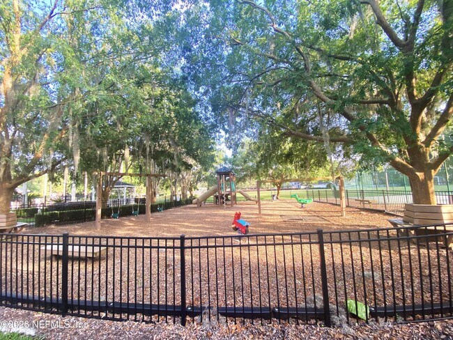 Building Photo - 10519 Creston Glen Cir E