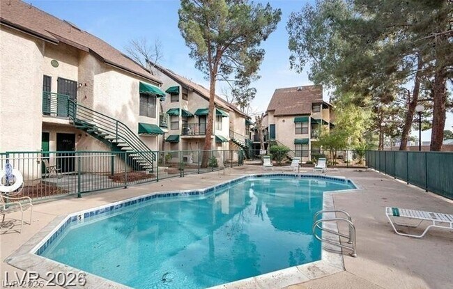 Building Photo - 480 Elm Dr