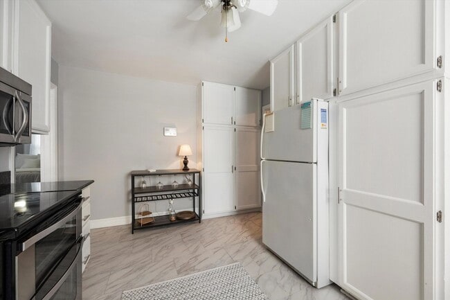 Building Photo - 108 S St Marks Ave