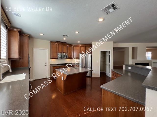 Building Photo - 18 Blue Valley Dr