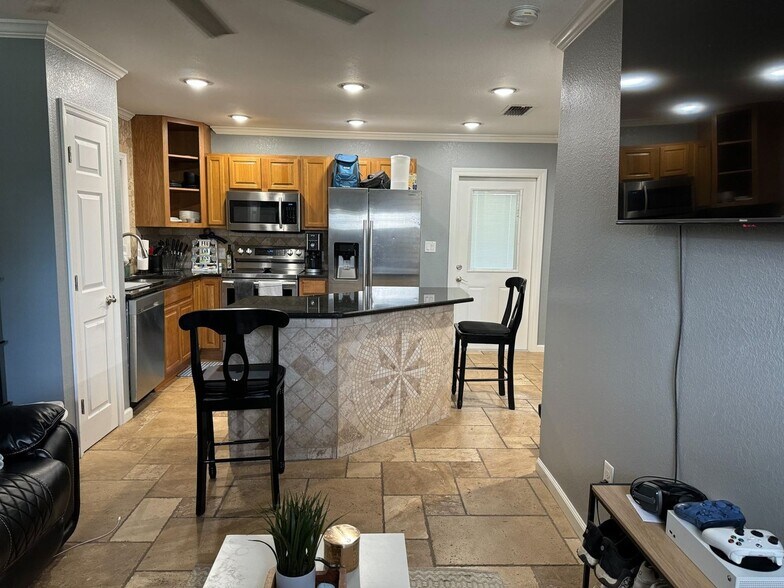 Building Photo - 508 Garden Dr N