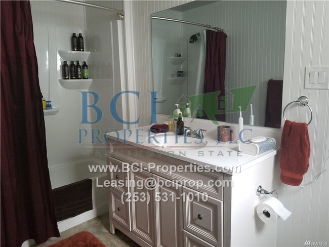 Building Photo - Beautiful 4 Bedroom Home Available in Down...