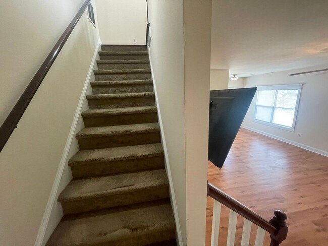 Building Photo - PRE-LEASING FOR AUGUST 2025!