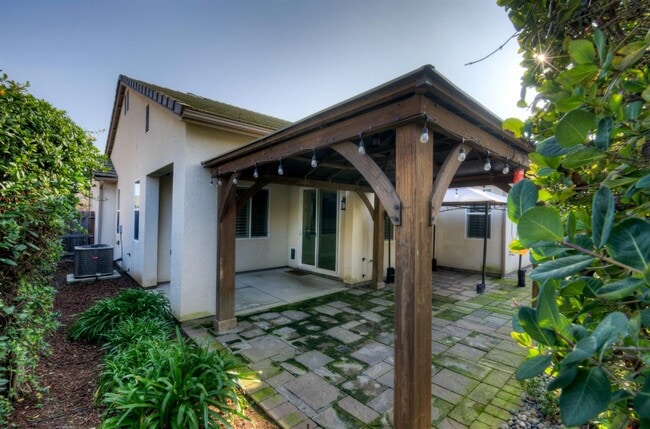 Building Photo - 4279 Heritage Ave