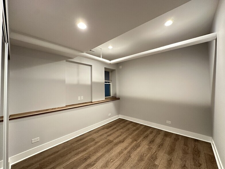 Building Photo - 5008 N Springfield Ave