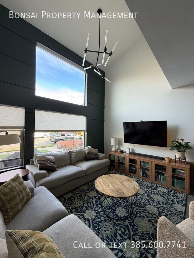 Building Photo - 860 San Savino Way