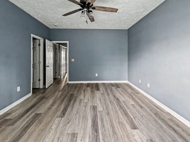 Building Photo - 7701 Redwood Ave