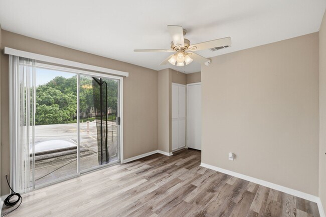 Building Photo - 2 River Creek Way