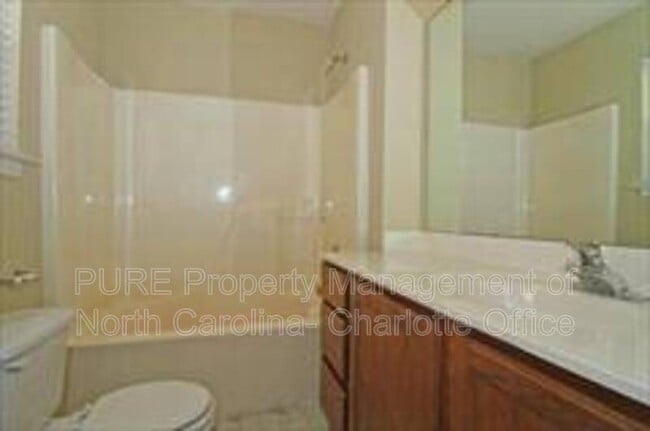 Building Photo - 1109 Ashford St
