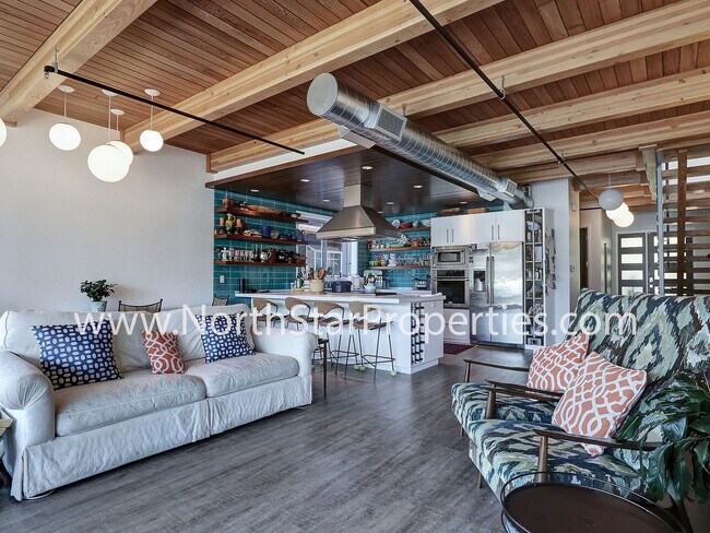 Building Photo - Truly Amazing and Rare Furnished Lake Oswego Cabana.